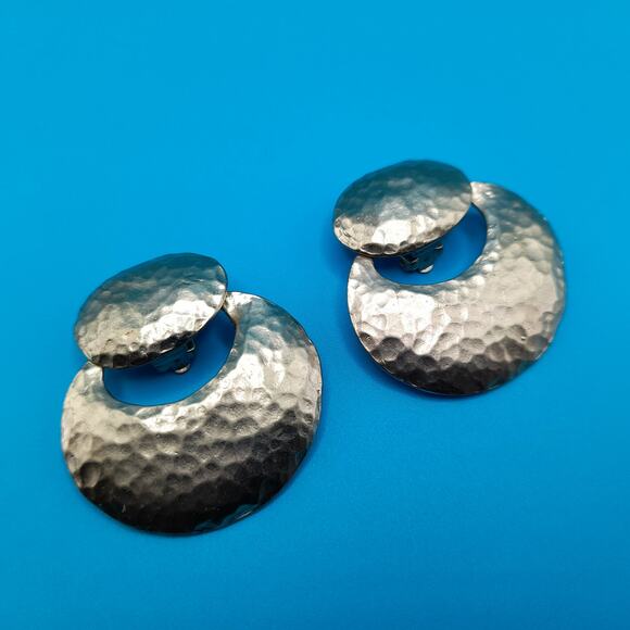 Vintage Hammered Gold Tone Clip Earrings, 1 1/2 In - Picture 6 of 9